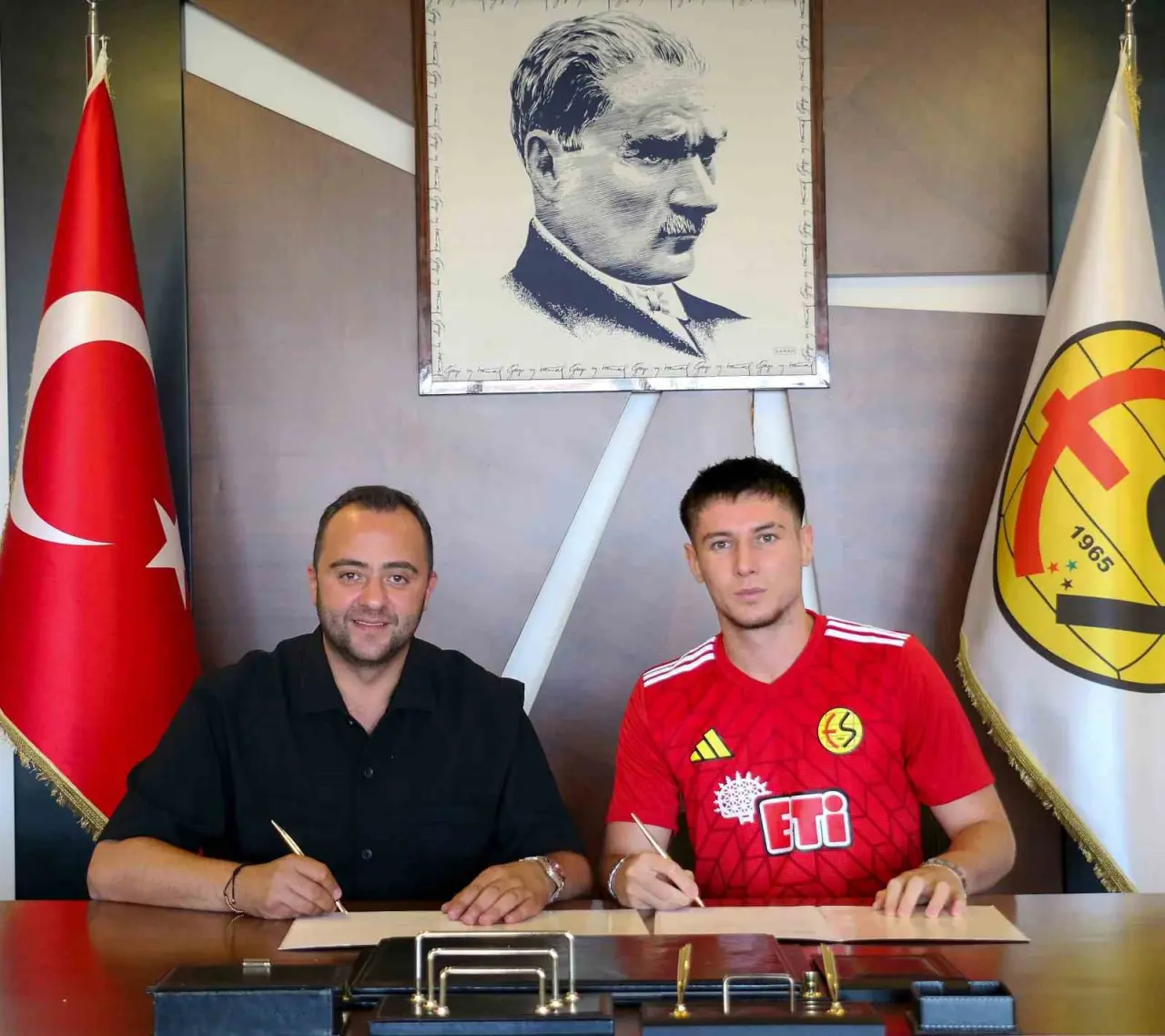 eskisehirspor-hasan-sen-ile-yeniden-anlasma-sagladi