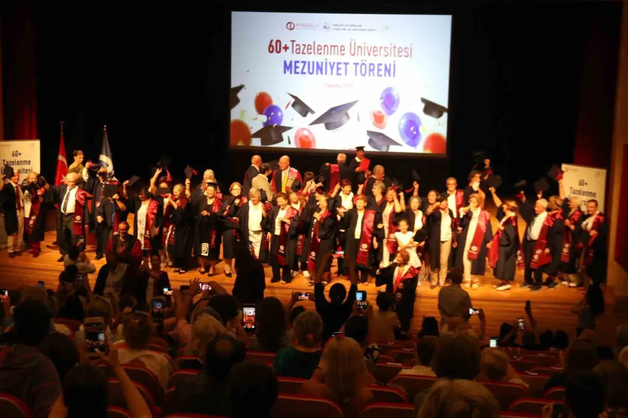 kibris-gazileri-72-yasinda-universiteyi-bitirip-kep-attilar