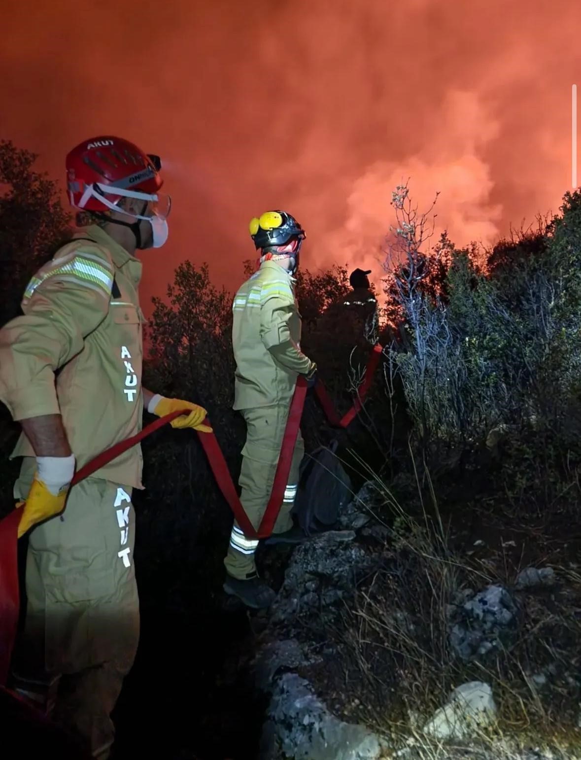 akut-eskisehir-ekibi-yanmak-uzere-olan-hayvanlari-kurtardi