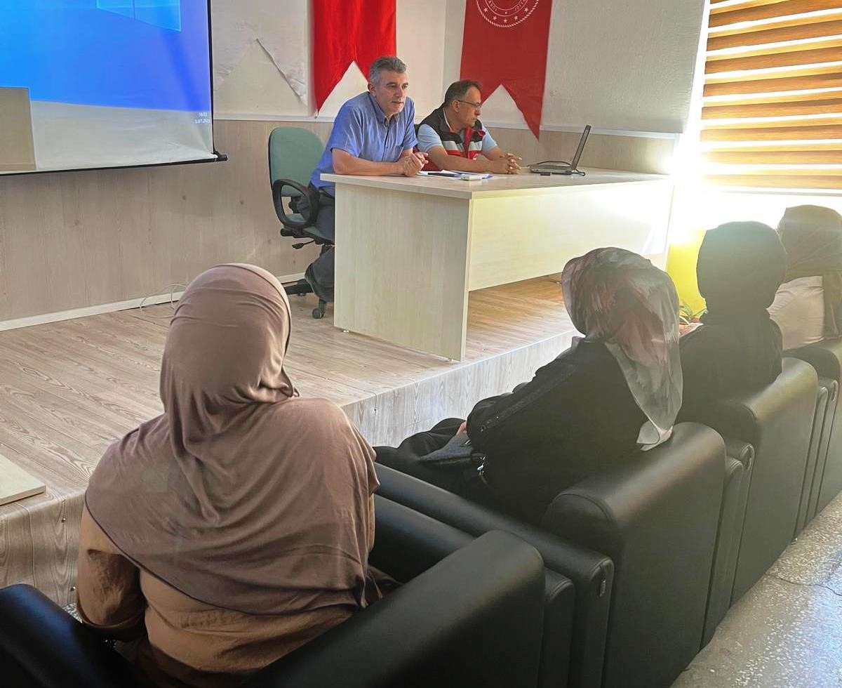 altintasta-besi-sigiri-yetistiriciligi-kursu-acildi