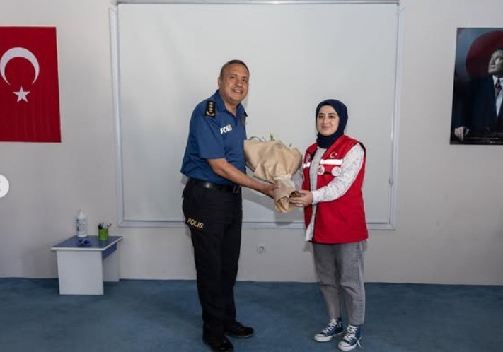 bilecike-gelen-gonulle-gencler-il-emniyet-muduru-yilmazi-ziyaret-etti