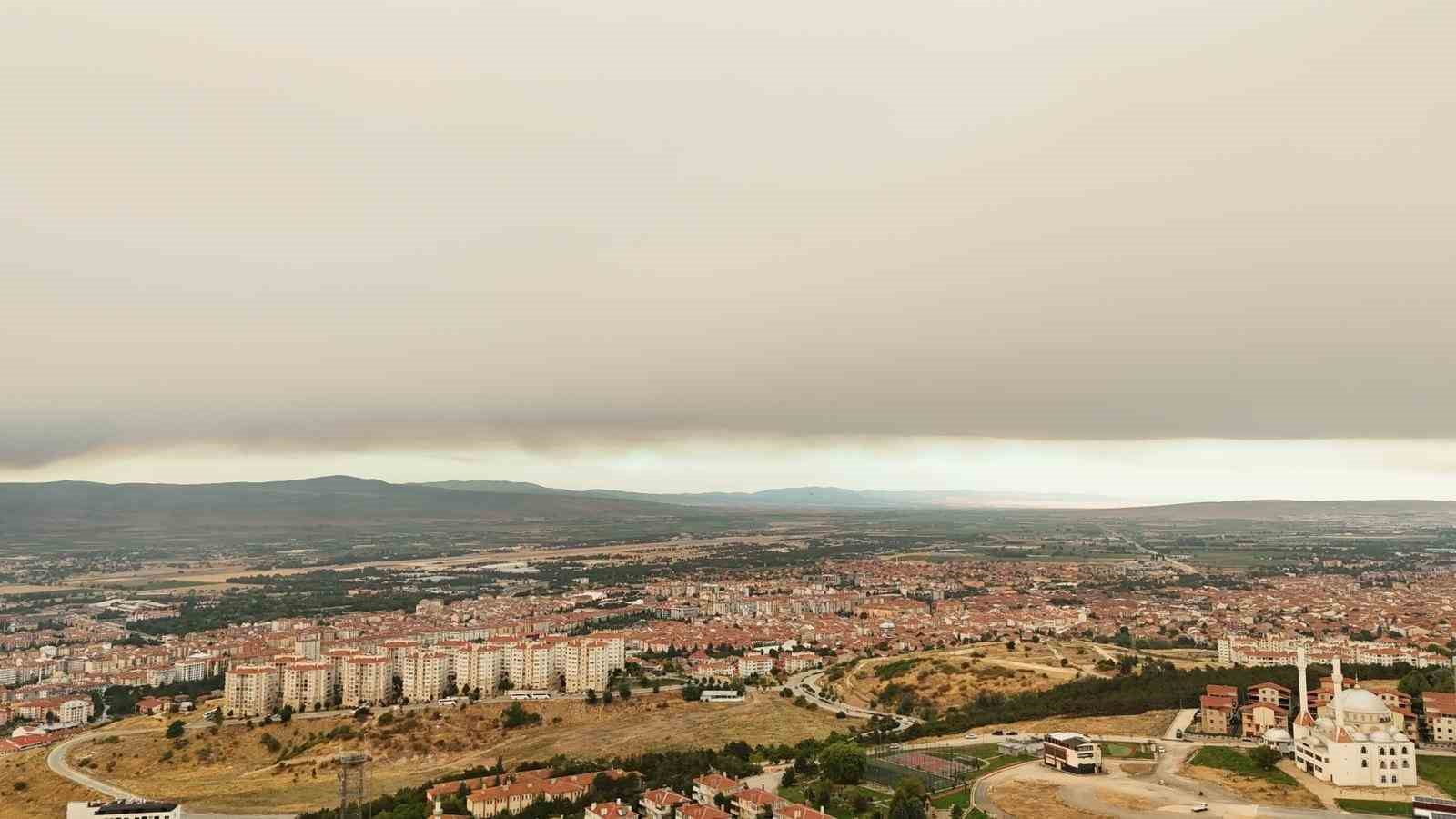 bilecikteki-yanginda-eskisehir-semalari-dumanla-kaplandi