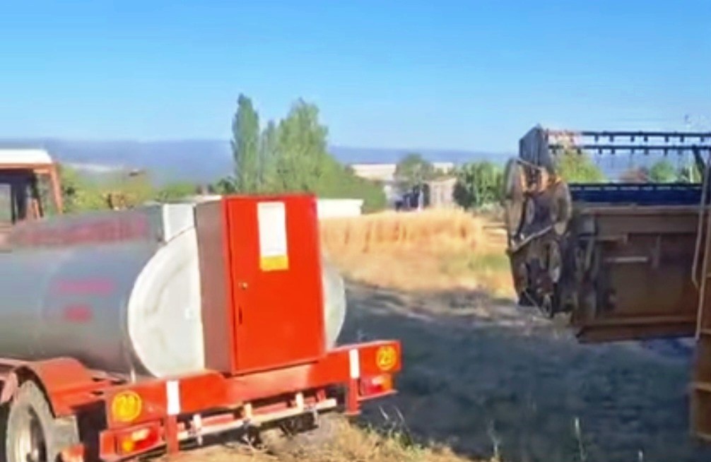 emette-bicerdoverdeki-yangini-koyluler-su-tankeriyle-sondurdu