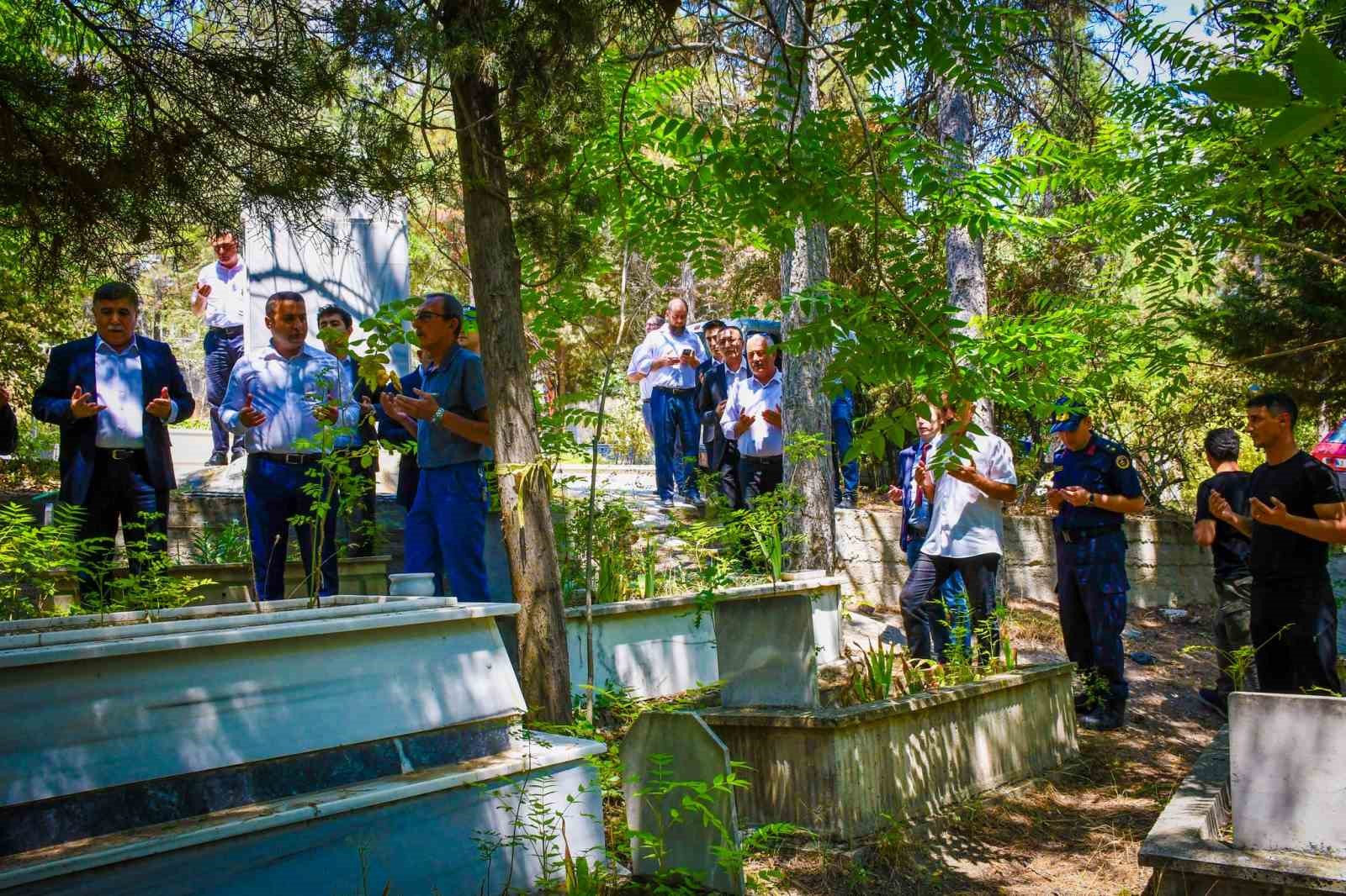 emette-sehit-mezarlari-ve-sehit-aileleri-ziyaret-edildi