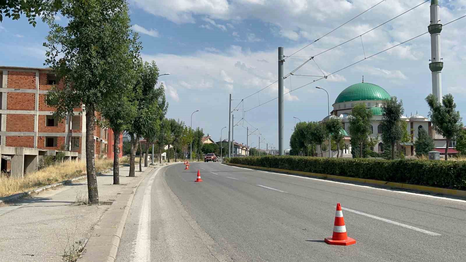 kazayi-inceleyen-polisin-aracina-kontrolden-cikan-otomobil-carpti-1i-polis-3-yarali