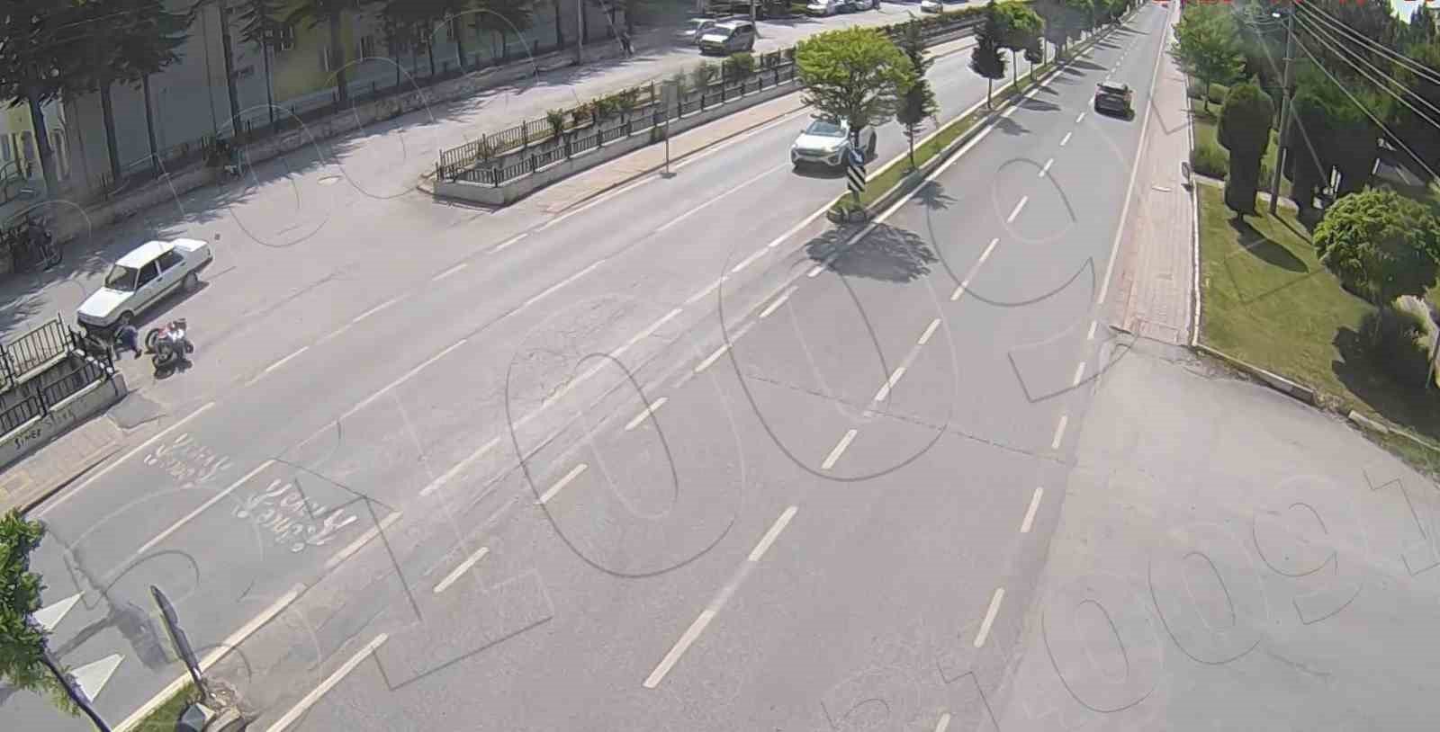 kutahyada-meydana-gelen-trafik-kazalari-kameralara-yansidi