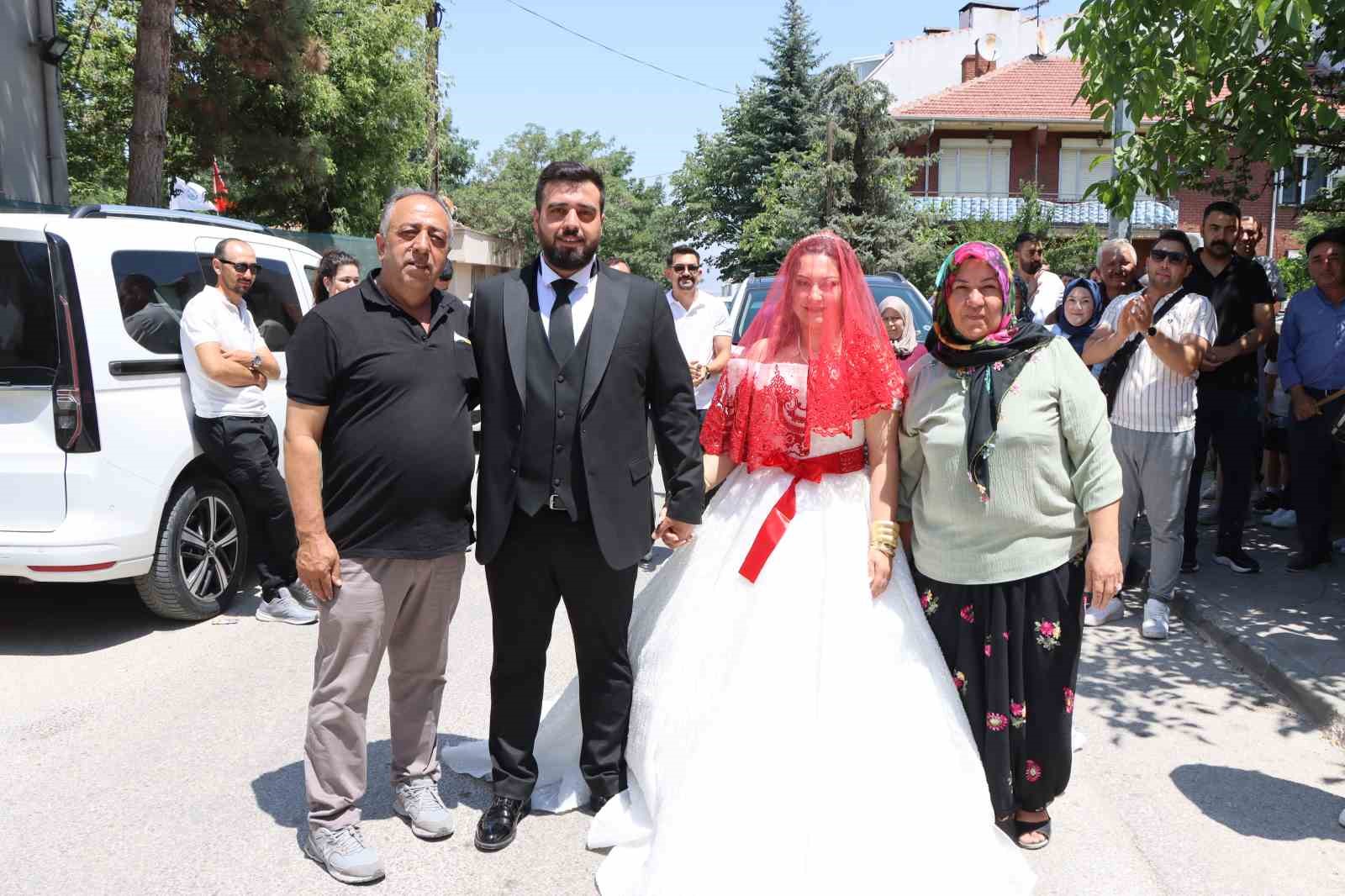 ozel-37-yil-onceki-askerlik-arkadasliklarini-surduruyorlar