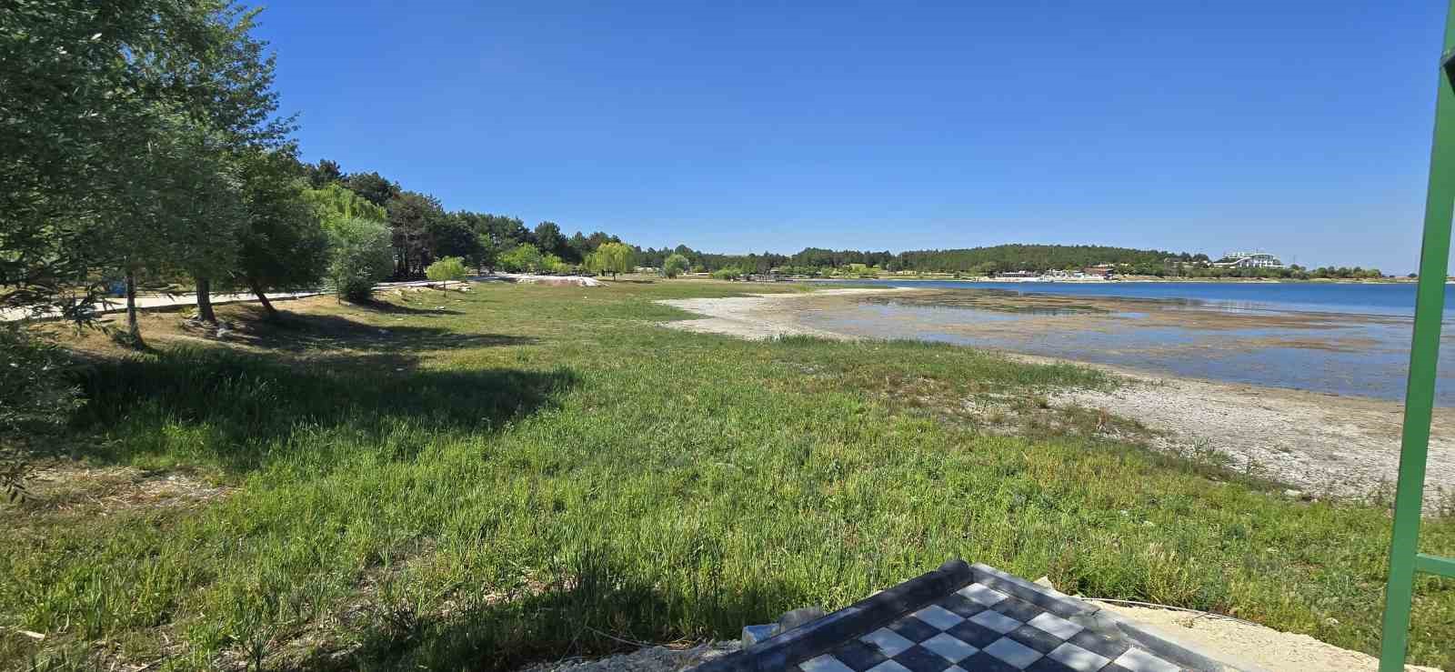 pelitozu-goletini-kuraklik-vurdu-sular-50-metre-cekildi