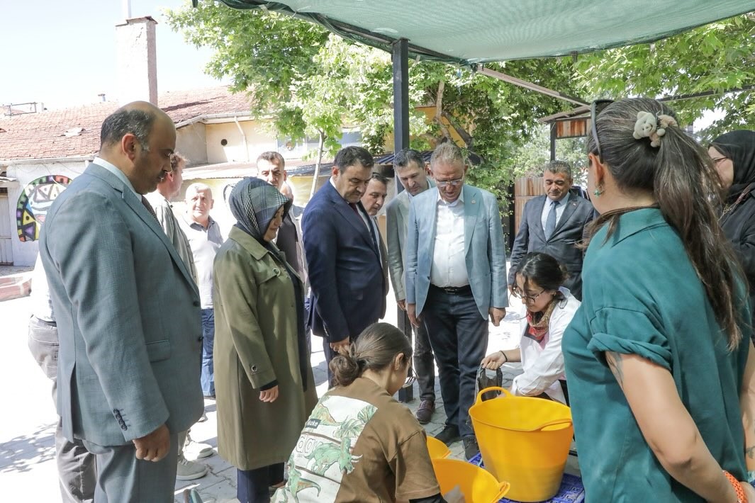 vali-musa-isin-tavsanli-hoyuk-kazi-evini-ziyaret-ederek-incelemelerde-bulundu