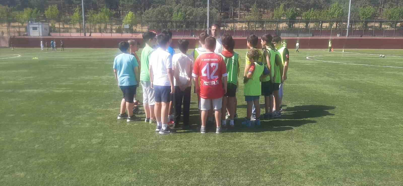 yaz-spor-okulu-tum-hiziyla-devam-ediyor