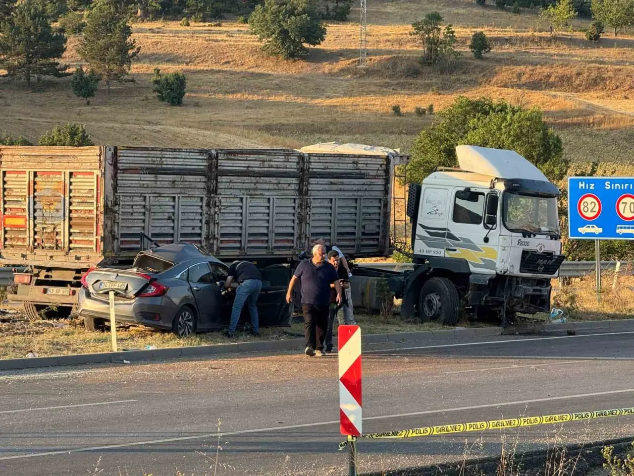 bilecikte-tir-ile-otomobil-carpisti-1-olu-3-yarali