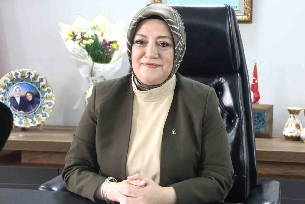 baskan-ceyda-cetin-erenlerden-belediye-yonetimine-elestiri