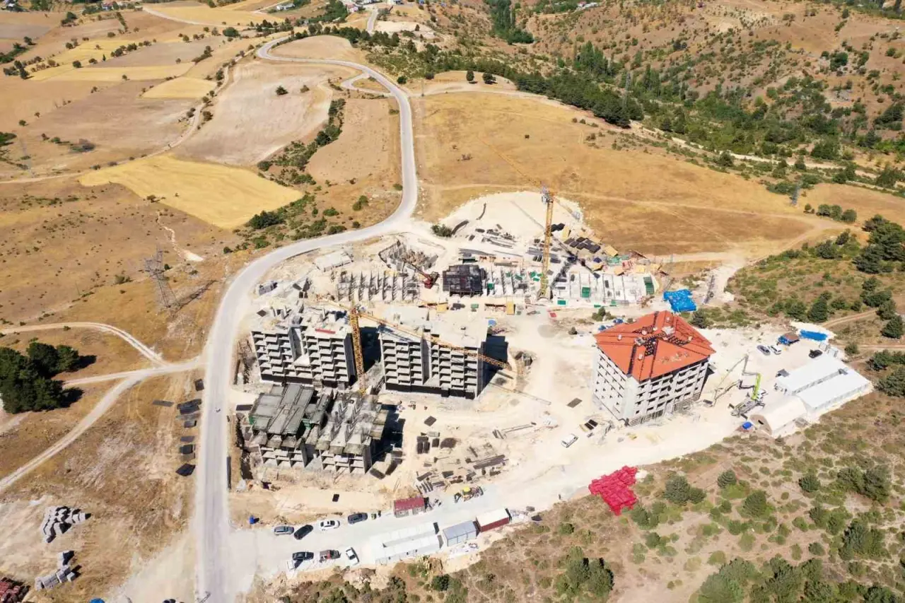 sogut-2-etap-toki-konutlarinda-calismalar-tum-hiziyla-suruyor