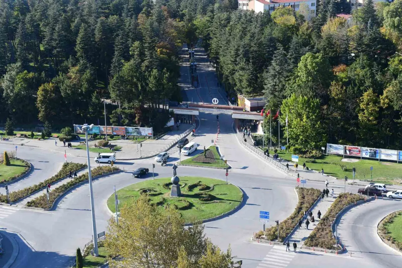 kampus-hazir-anadolu-universitesi-ogrencilerini-bekliyor