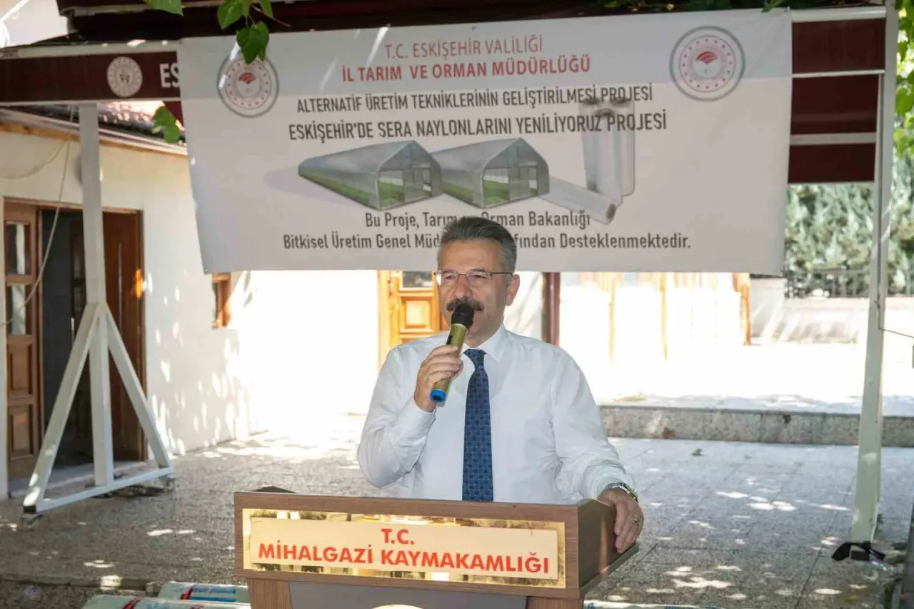 vali-aksoy-mihalgazide-sera-ortusu-teslim-torenine-katildi