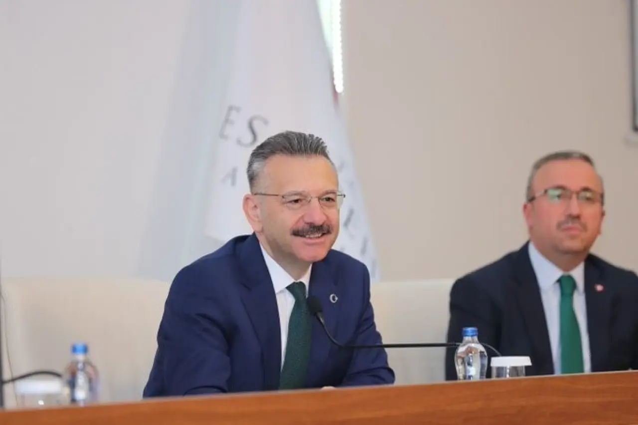 vali-aksoy-yksde-derece-yapan-ogrencilerle-bulustu