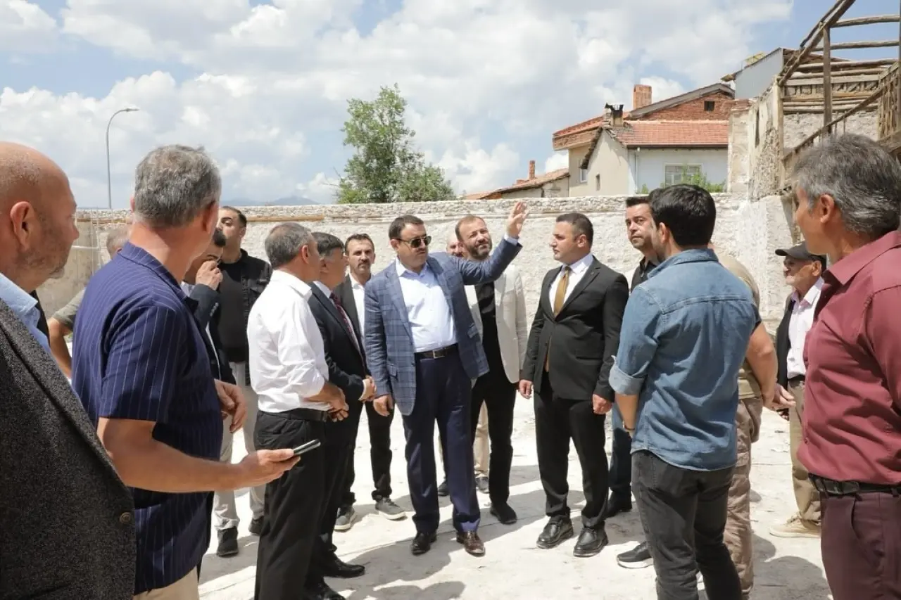 tarihi-emet-haninda-restorasyon-calismalari-devam-ediyor