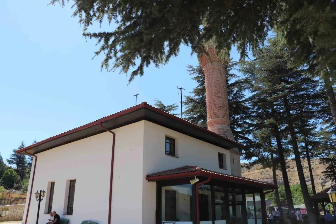 karacasehir-camiinde-osman-gazinin-ismi-yeniden-yankilandi