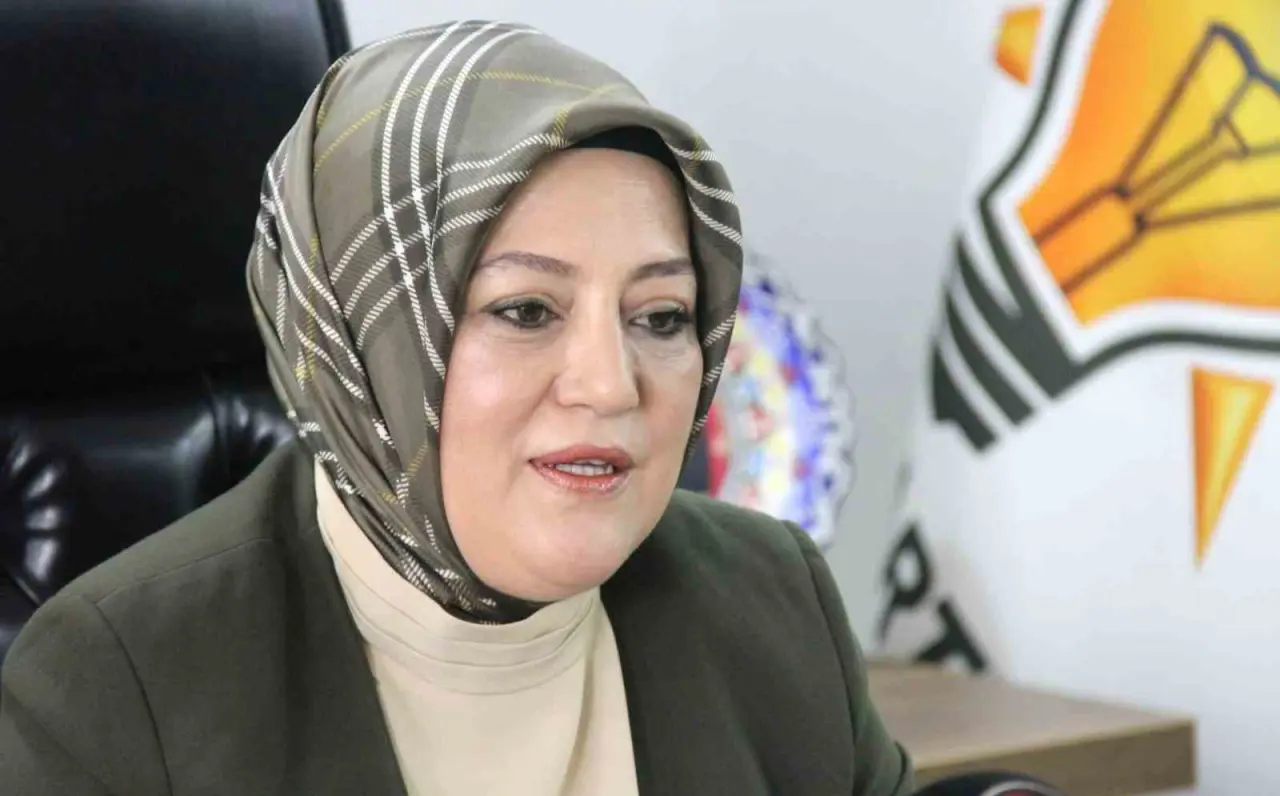 baskan-ceyda-cetin-erenlerden-belediye-yonetimine-elestiri