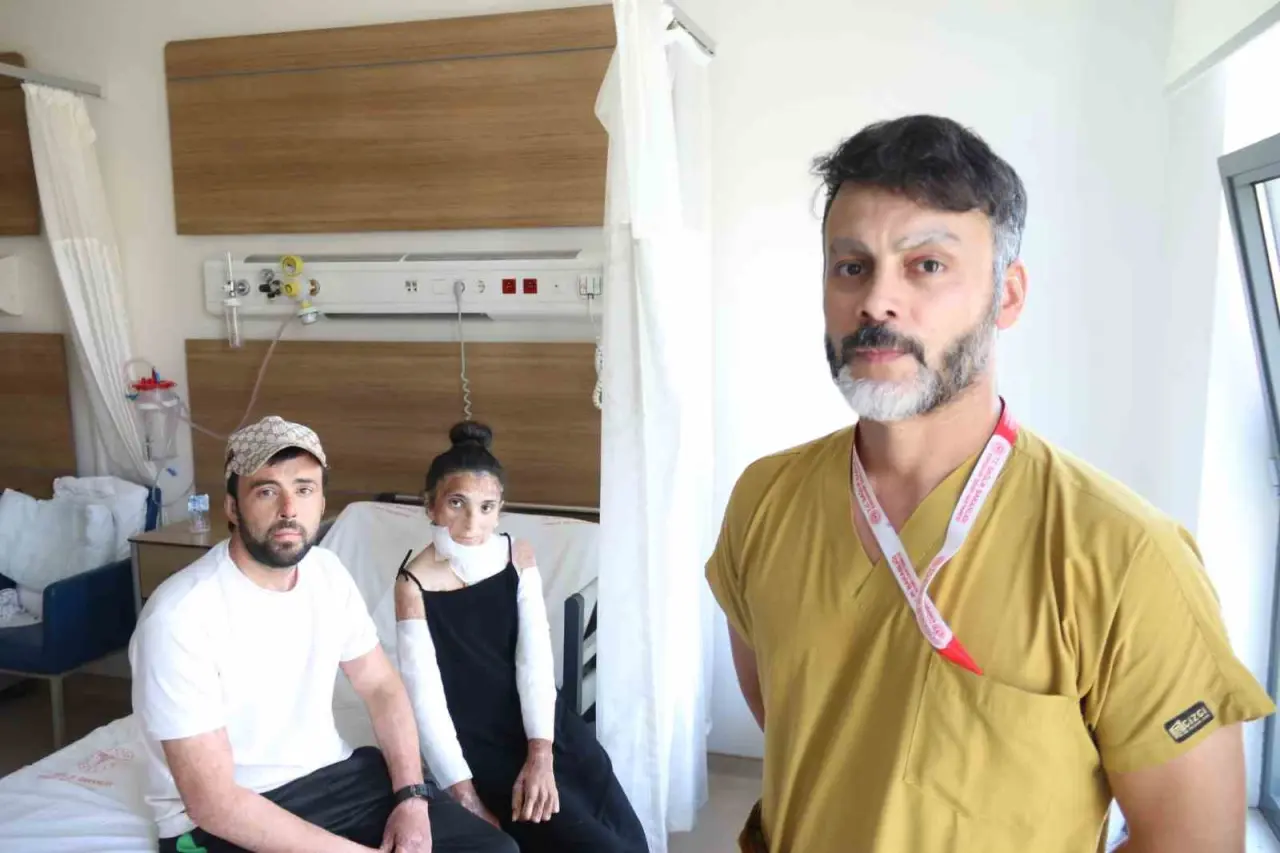 azerbaycanli-ciftin-dogal-gaz-patlamasinda-kapanan-elleri-3-yil-sonunda-eskisehirdeki-tedaviyle-kavustu