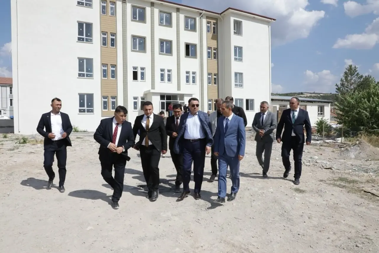 kutahya-valisi-musa-isin-emetteki-egitim-yatirimlarini-yerinde-inceledi