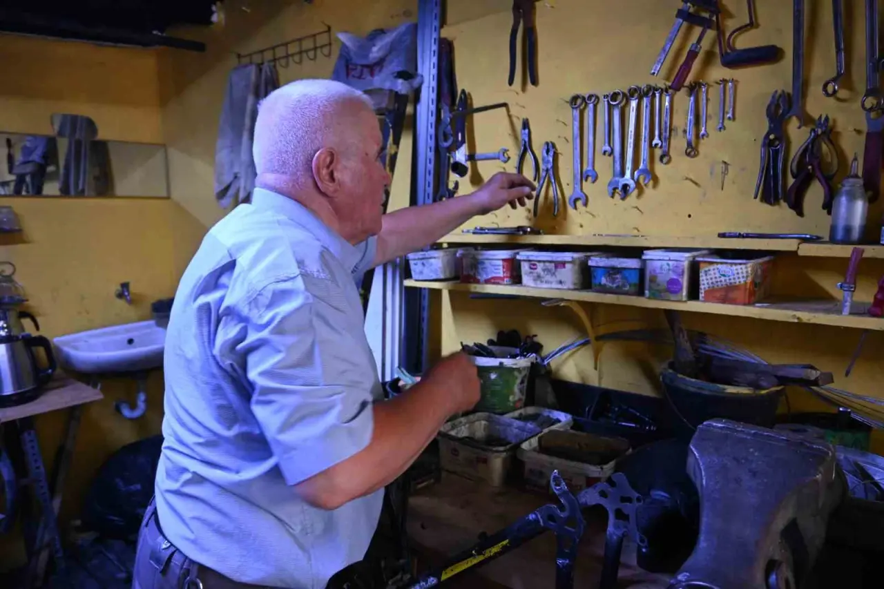 kanser-arkadasi-icin-baktigi-dukkan-yaninca-eskisinden-daha-guzel-hale-getirdi