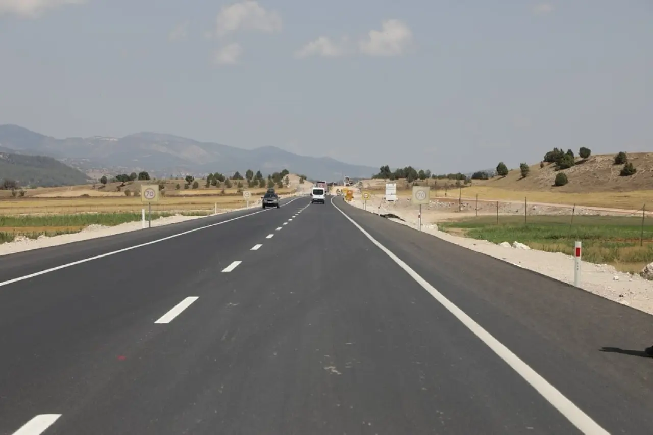 vali-musa-isin-hisarcik-emet-koprusunde-incelemelerde-bulundu