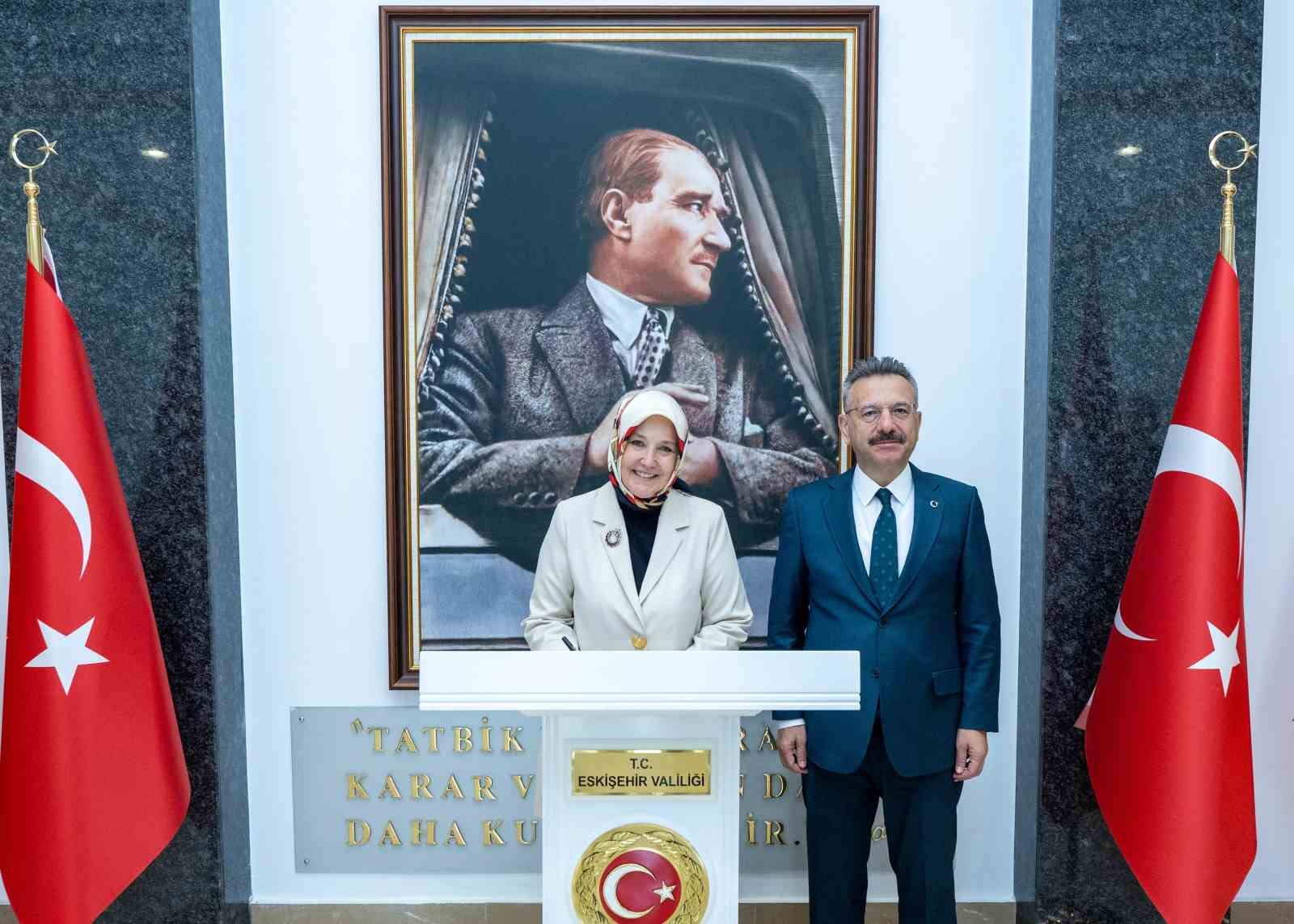 bakan-yardimcisi-yenigun-ile-vali-aksoy-sosyal-hizmet-faaliyetlerini-degerlendirdi