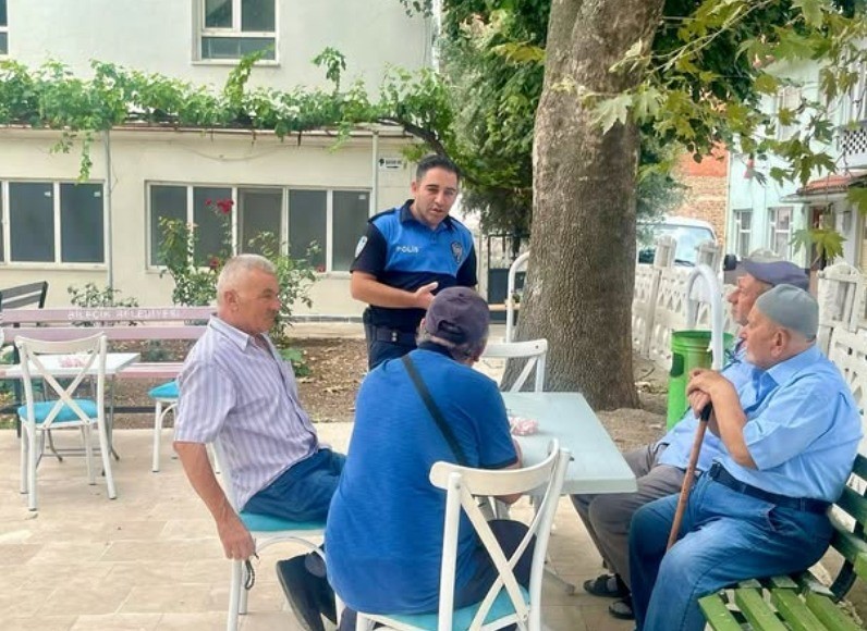 bilecikte-polis-ekiplerinden-dolandiricilikla-mucadeleye-yonelik-bilgilendirme-calismasi