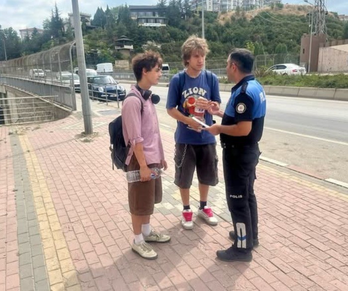 bilecikte-polis-ekiplerinden-dolandiricilikla-mucadeleye-yonelik-bilgilendirme-calismasi