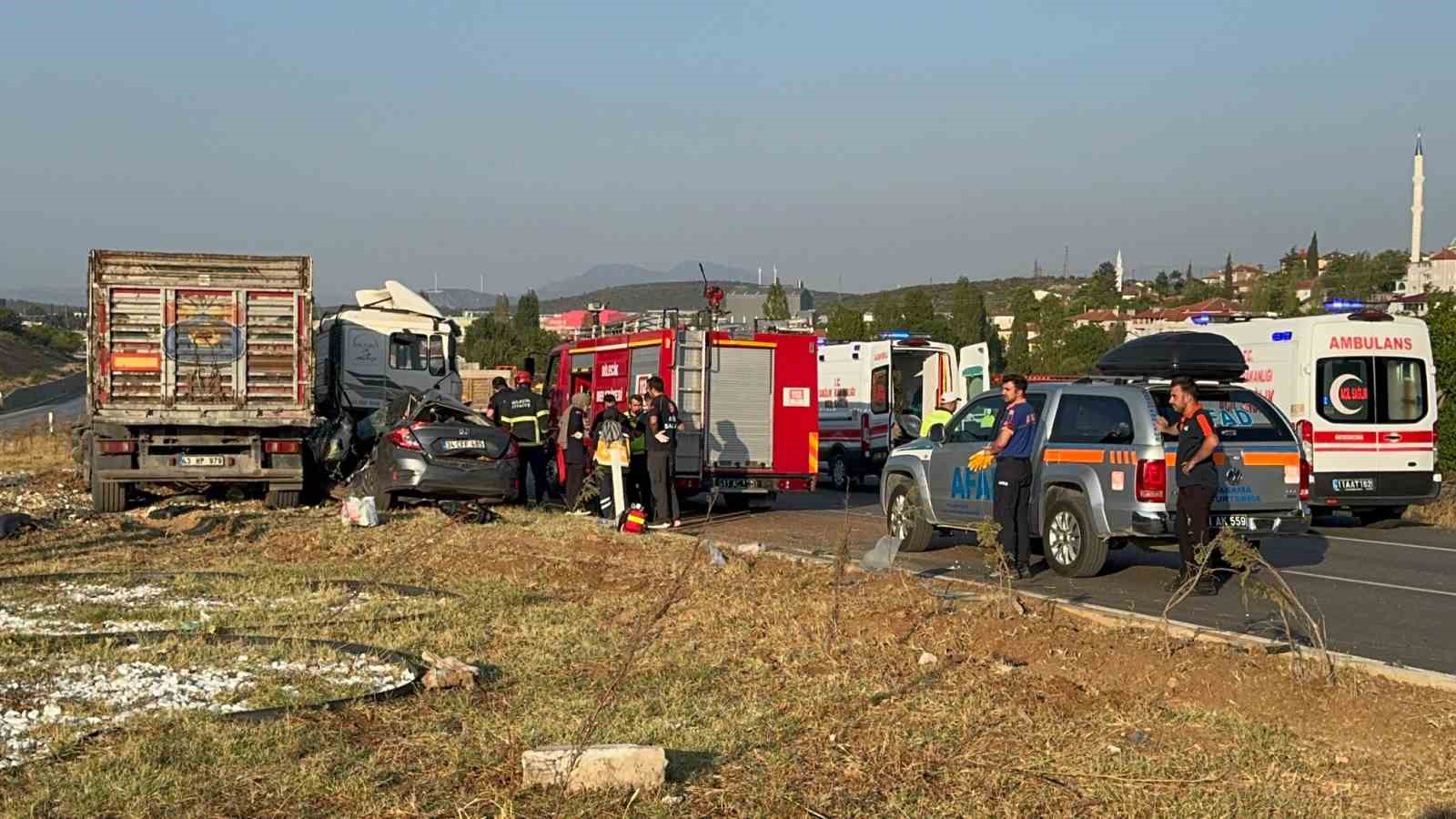 bilecikte-tir-ile-otomobil-carpisti-1-olu-3-yarali