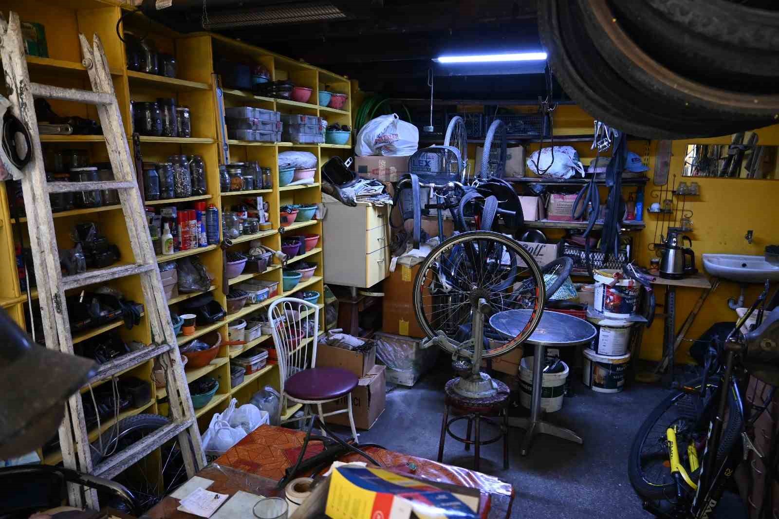 kanser-arkadasi-icin-baktigi-dukkan-yaninca-eskisinden-daha-guzel-hale-getirdi