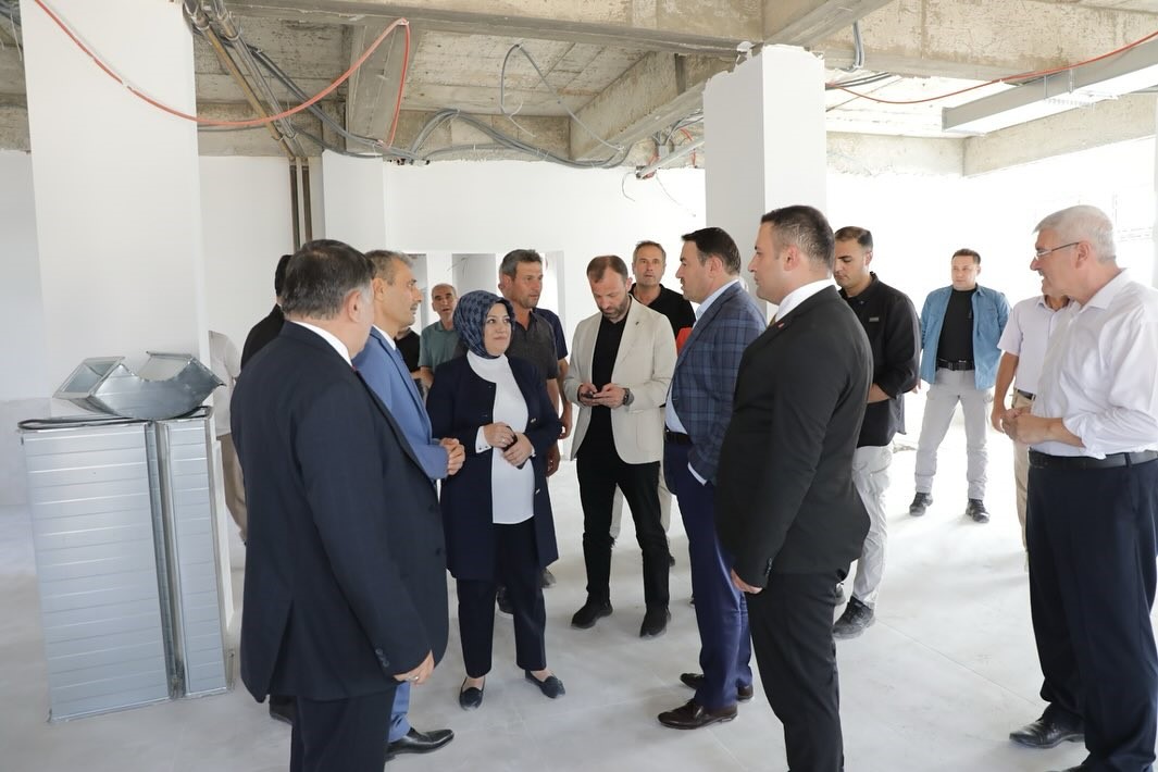 kutahya-valisi-musa-isin-emetteki-egitim-yatirimlarini-yerinde-inceledi