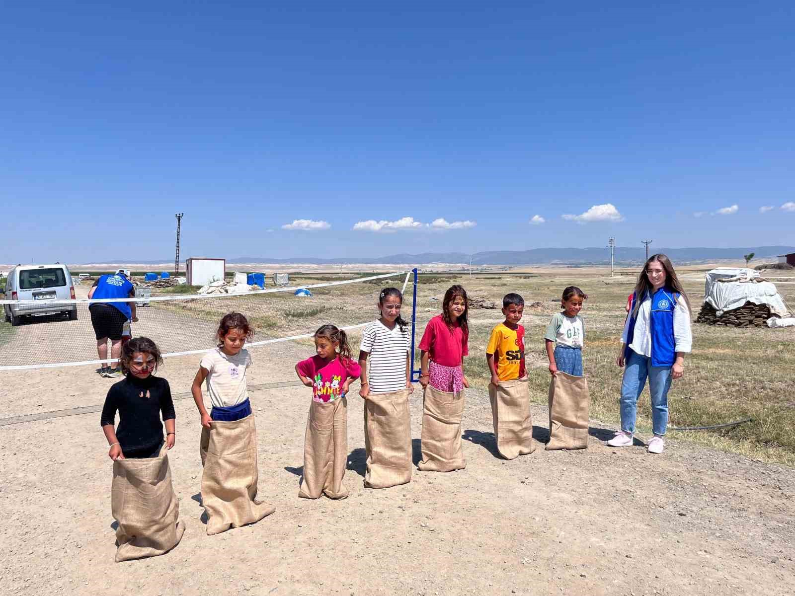 mevsimlik-iscilerin-cocuklari-unutulmaz-bir-gun-yasadi