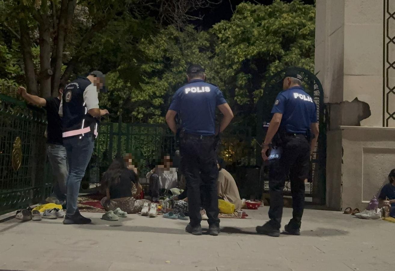 polis-ekipleri-park-uygulamalarini-surduruyor