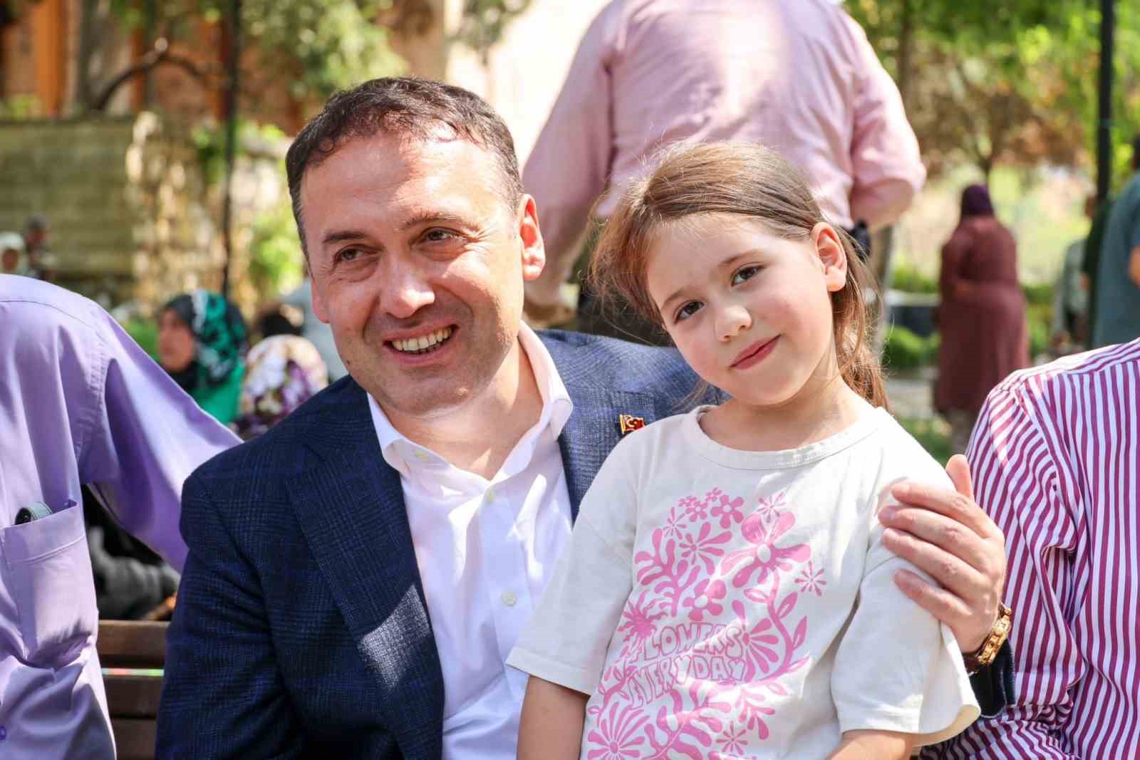 seyh-edebali-kulliyesinde-vatandaslara-sifali-pilav-ikrami