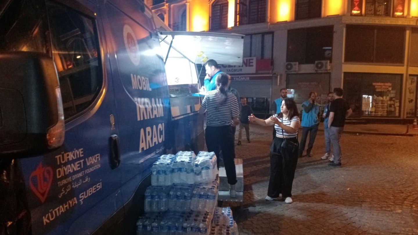 tdv-kutahyadan-sindirgidaki-deprem-bolgesine-destek