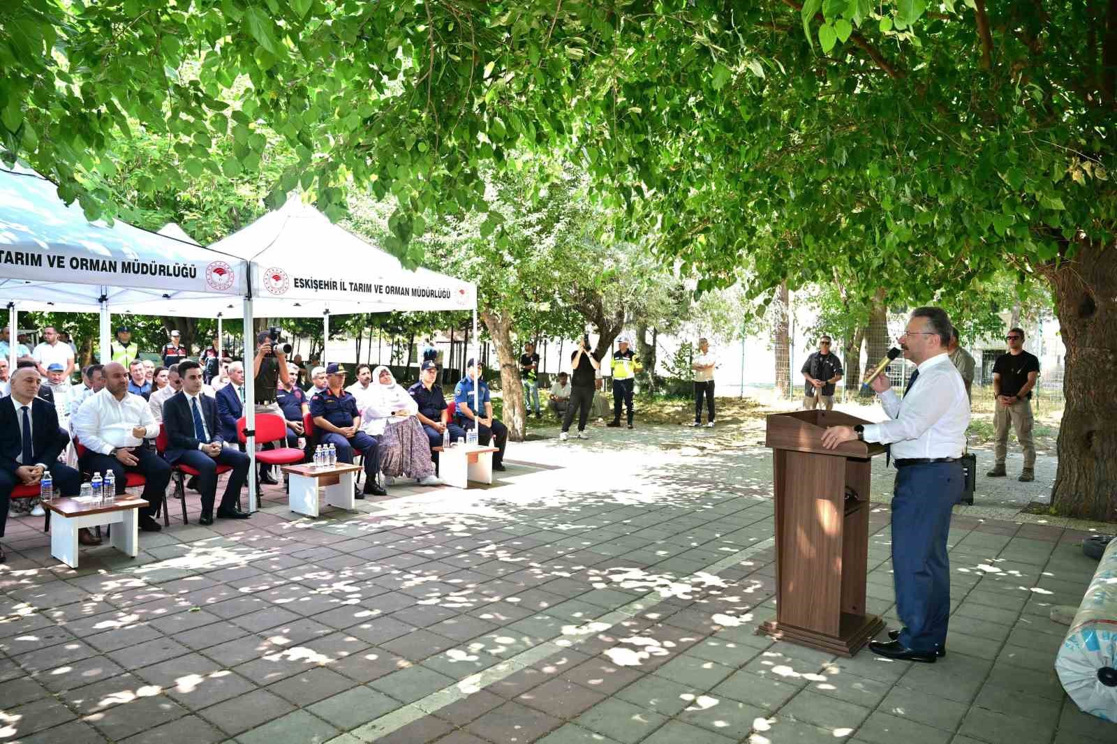 vali-aksoy-mihalgazide-sera-ortusu-teslim-torenine-katildi