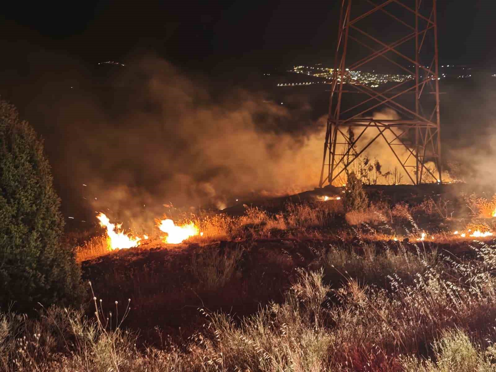 yuksek-gerilim-hatti-altinda-cikan-yangin-korkuttu