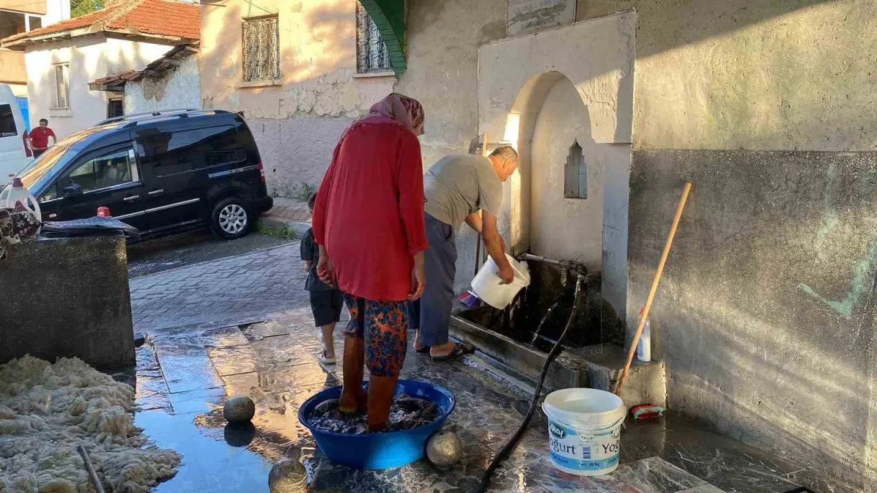 ozel-halka-acik-cesmelerde-vatandas-yogunlugu