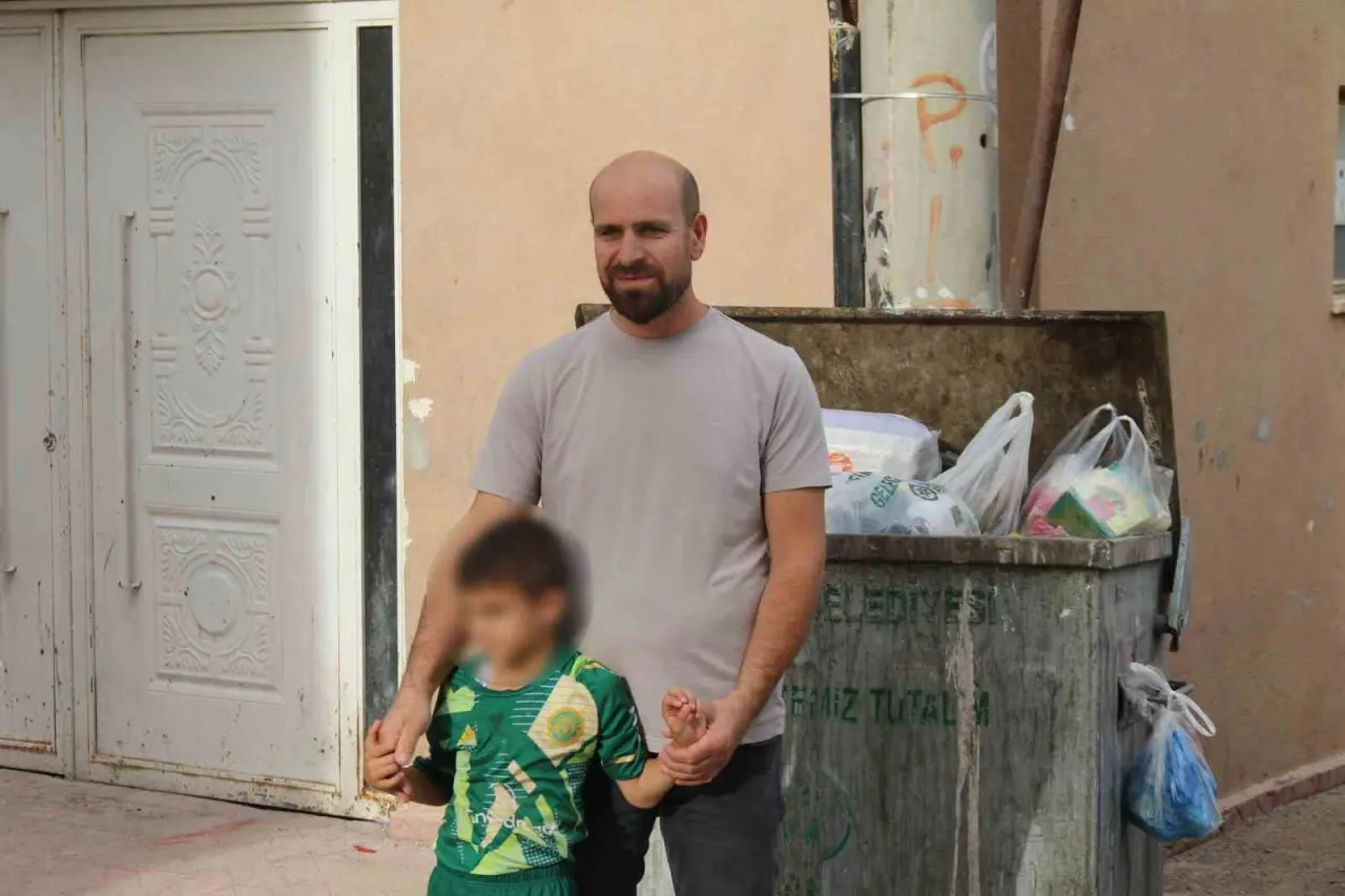 6-yasindaki-cocuk-altin-dolu-kutuyu-sokaga-atti-bulan-kadin-kayiplara-karisti