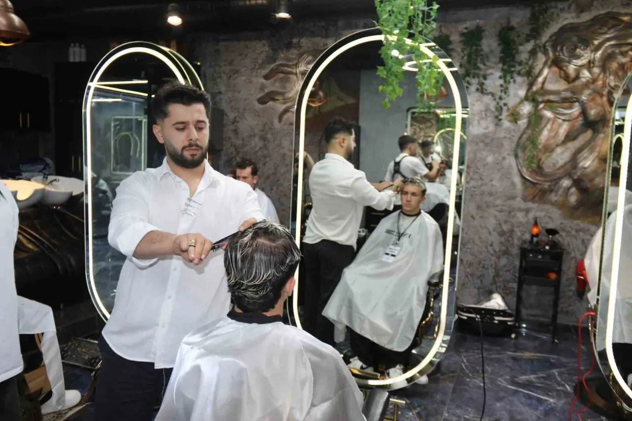 eskisehirde-sac-kesim-yarismasinda-110-yarismaci-mucadele-etti