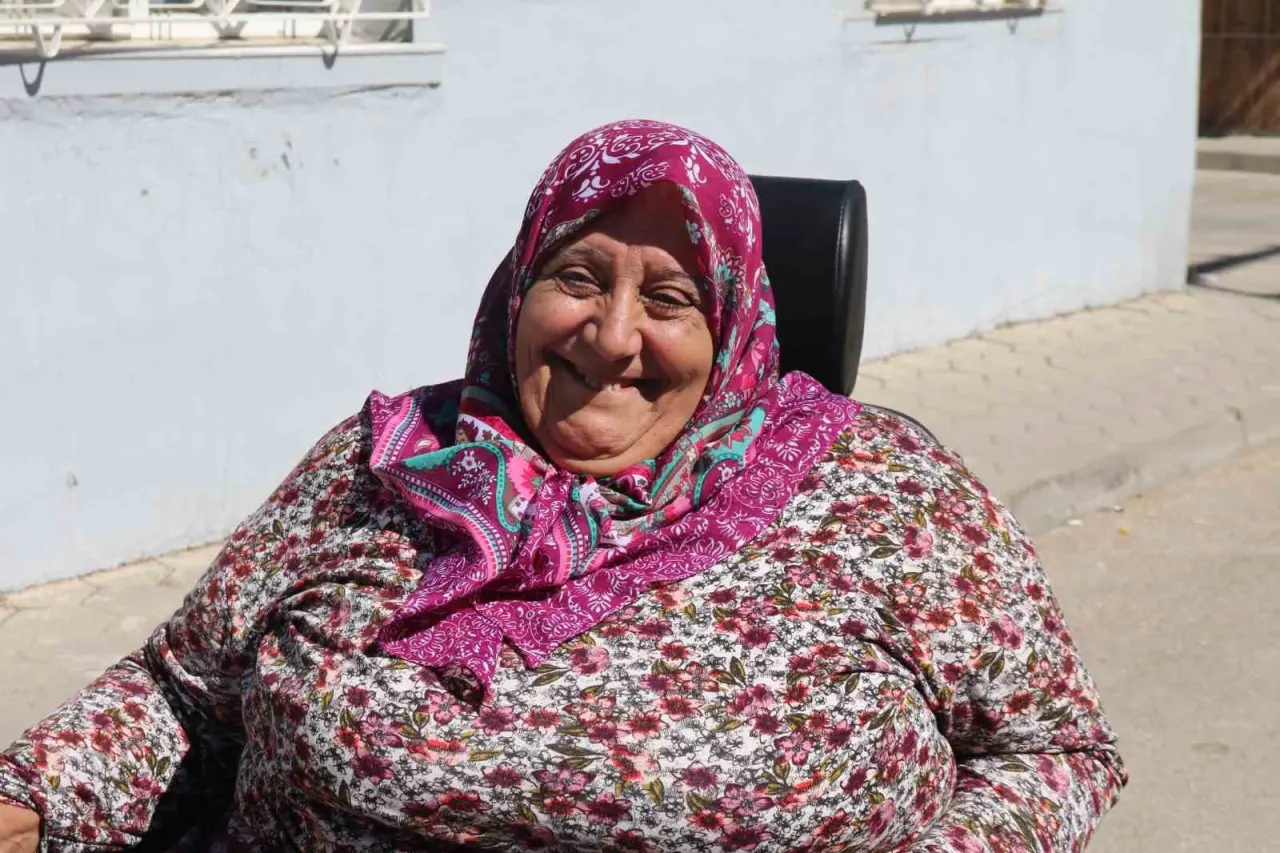 kirilan-tekerlekli-sandalyesinin-yenisini-polis-alip-hediye-etti