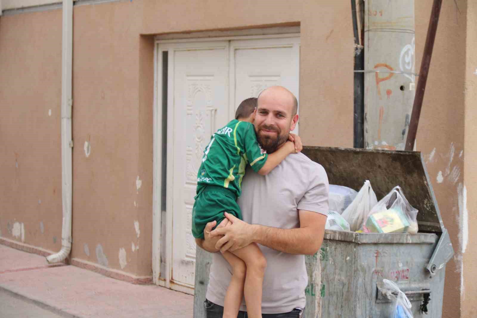 6-yasindaki-cocuk-altin-dolu-kutuyu-sokaga-atti-bulan-kadin-kayiplara-karisti