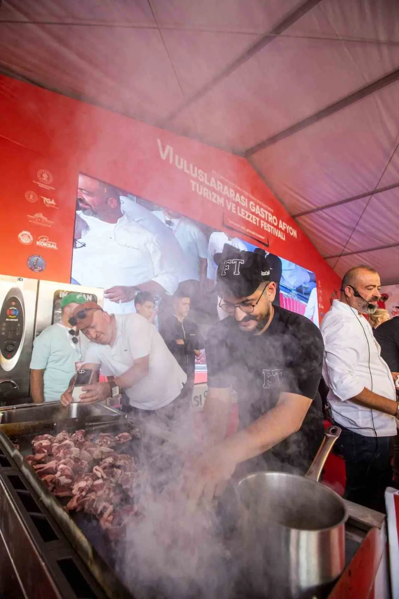 dunyanin-en-buyuk-sucuklu-yumurtasi-rekor-denemesi-yapilacak