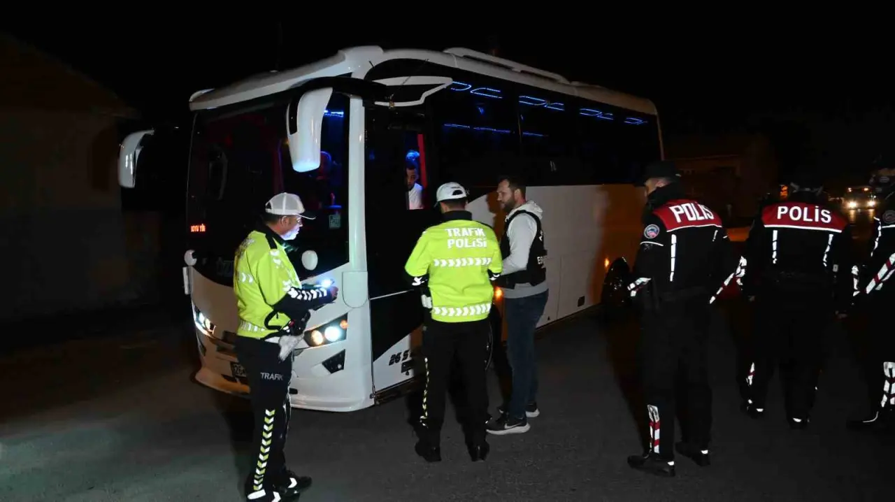 eskisehirde-51-polis-ile-yapilan-denetimde-395-sahis-ve-157-arac-sorgulandi