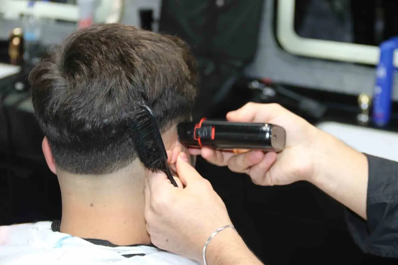 eskisehirde-sac-kesim-yarismasinda-110-yarismaci-mucadele-etti