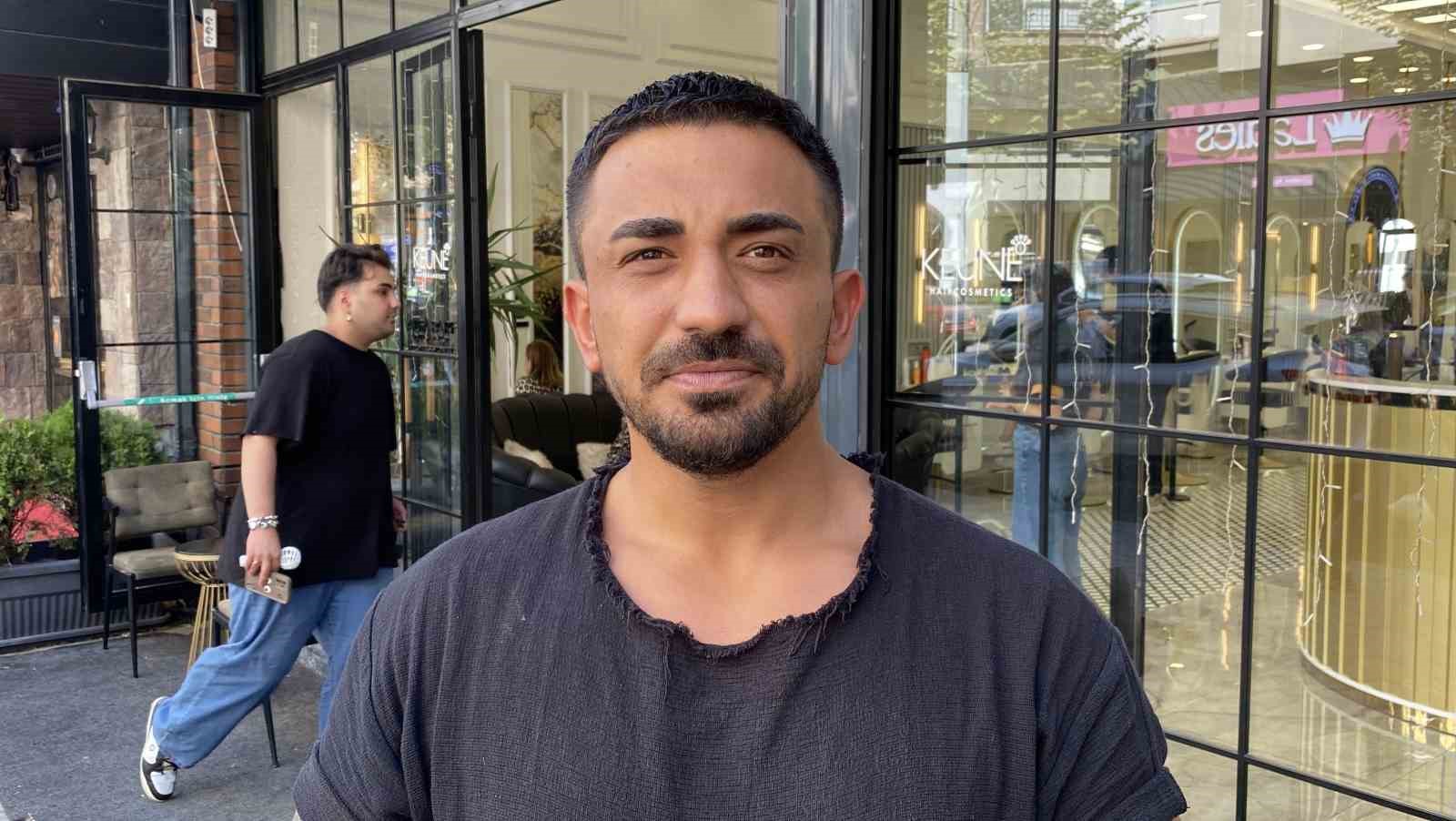 bir-kadin-4-dukkanin-onundeki-dekorasyon-malzemelerini-caldi