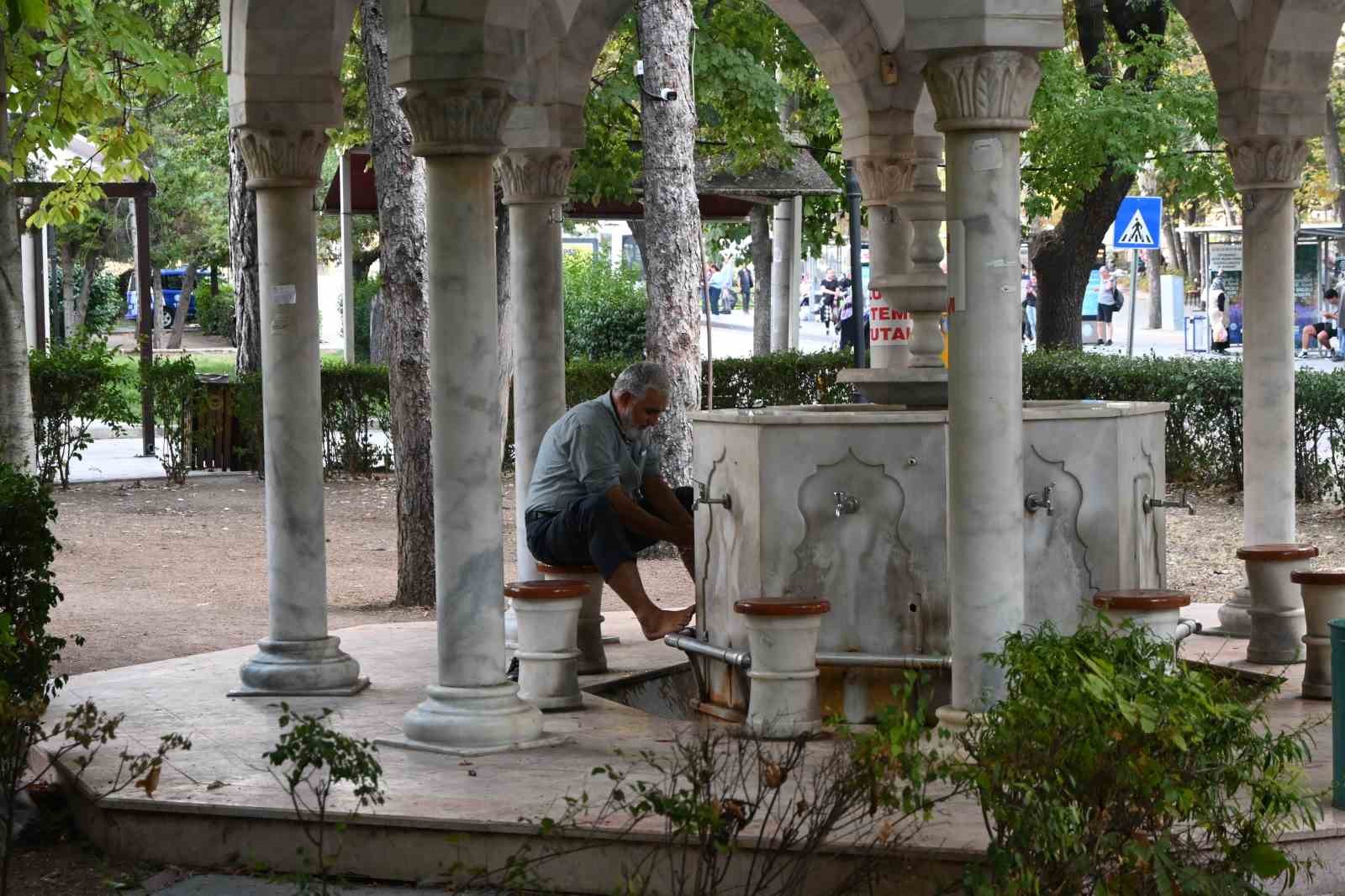 camide-unutulan-dislerin-sahibi-her-yerde-araniyor