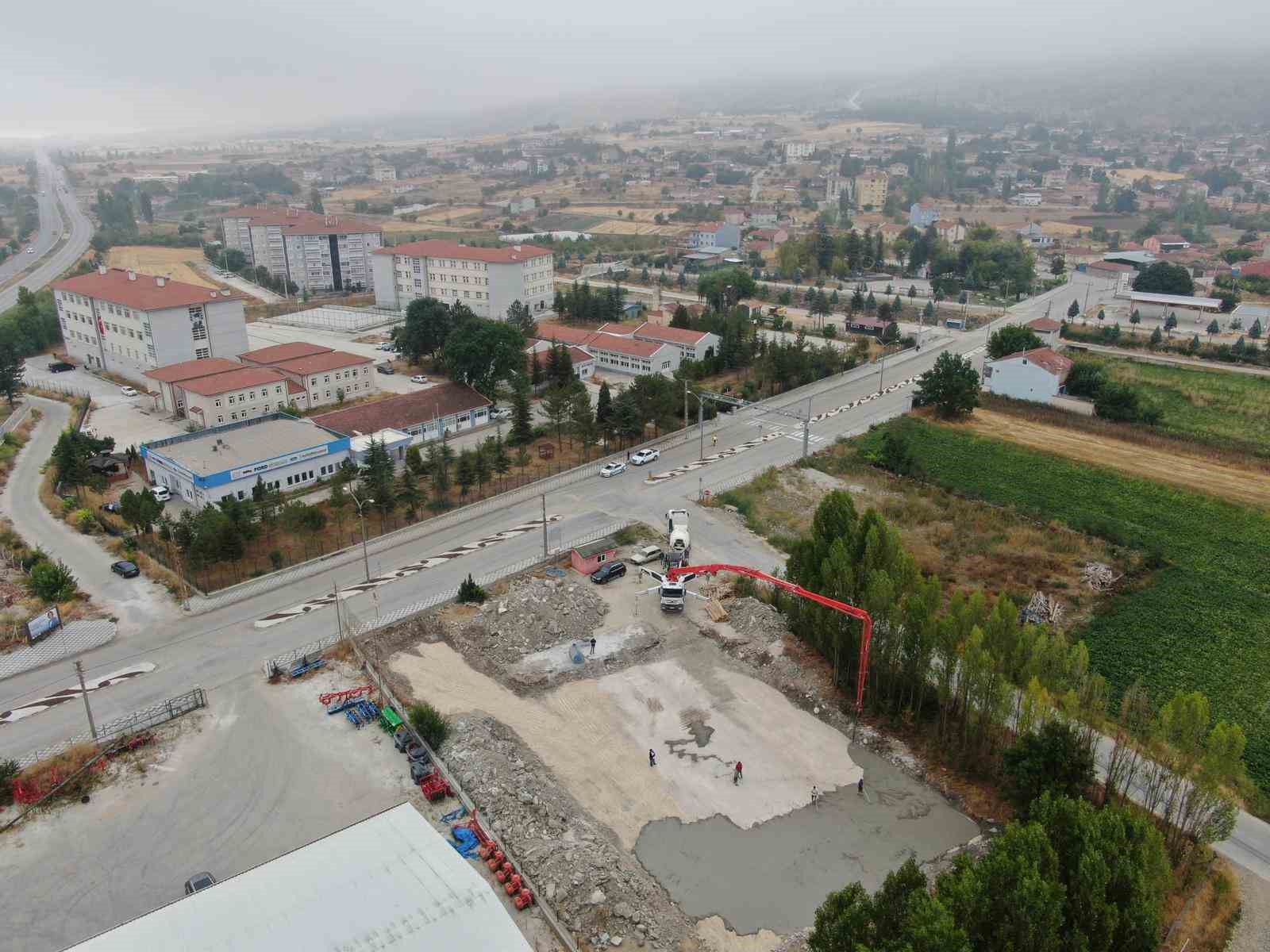 inonude-dugun-salonu-icin-ilk-beton-atildi